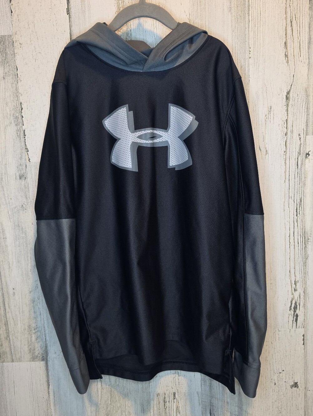 Under Armour HeatGear Boys YMD Medium Black Gray Big Logo Hooded Pullover Hoodie